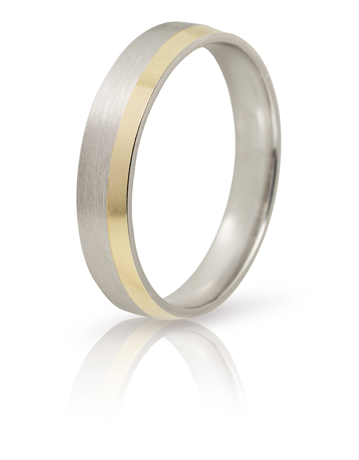 4ct white and yellow gold wedding ring with matte and polished surface.