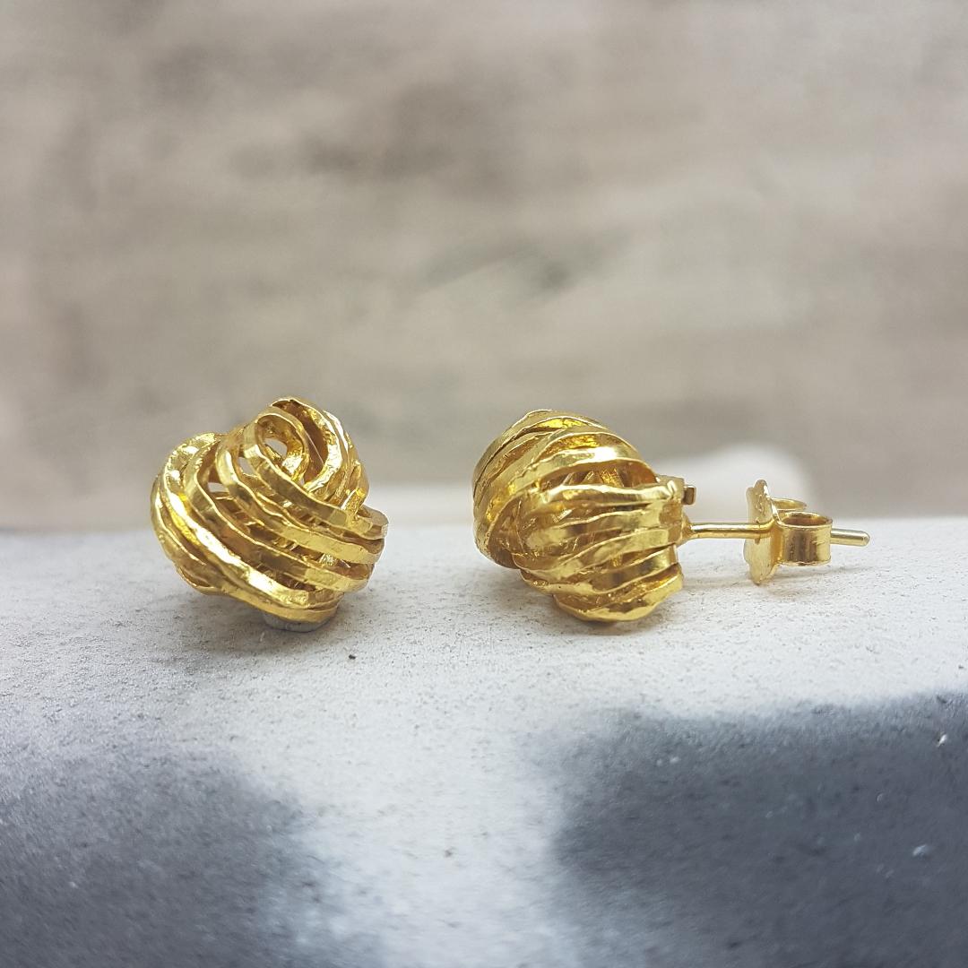 Womens handmade forged gold earrings K14.