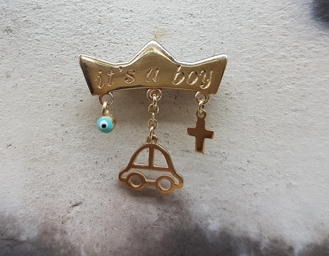 Παιδική χρυσή παραμάνα για αγόρι Κ9σε σχήμα κορώνας διακοσμημένη με γαλάζιο ματάκι,σταυρουδάκι και αυτοκινητάκι.