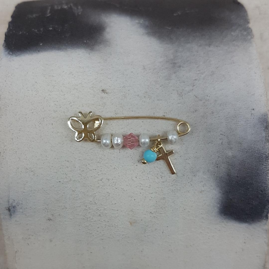 Childrens gold safety pin K14 in butterfly motif decorated with a cross and natural stones.