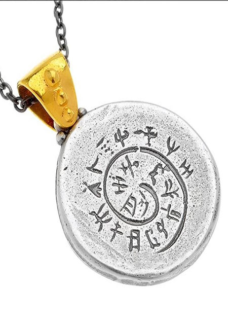 Χειροποίητο δίχρωμο μενταγιόν από ασήμι 925° με απεικονίσει την σπείρα και αλυσίδα με επίστρωση μαύρης πλατίνας.