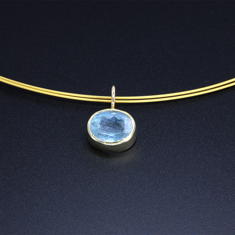 Χειροποίητο ασημόχρυσο μενταγιόν από ασήμι 925°χρυσό Κ18 και φυσική γαλάζια Ακουαμαρίνα.