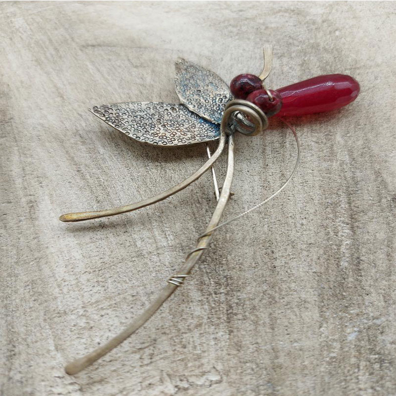 Womens silver handmade Brooch 925 ° decorated with natural red rhodalites.