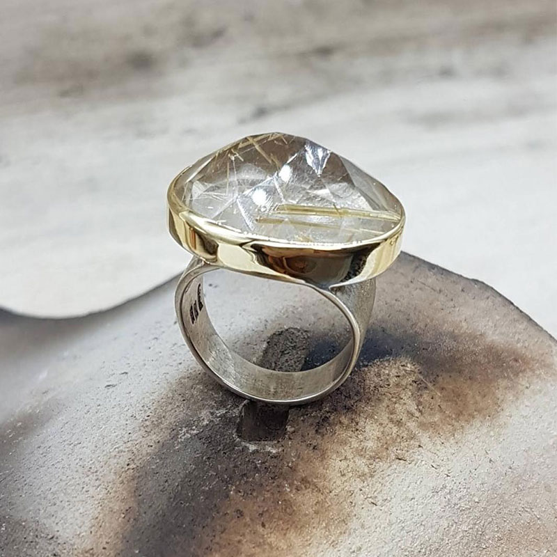 Γυναικείο χειροποίητο δαχτυλίδι από  ασήμι 925° & κίτρινο χρυσό Κ18 με φυσικό χρυσό Ρουτίλιο.