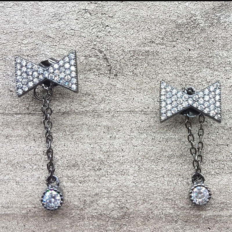 Γυναικεία σκουλαρίκια  από ασήμι 925° με μαύρη πλατίνα και λευκά ζιργκόν.