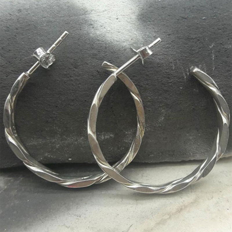 Womens handmade 925 ° silver earrings with flat twisted ribbon.