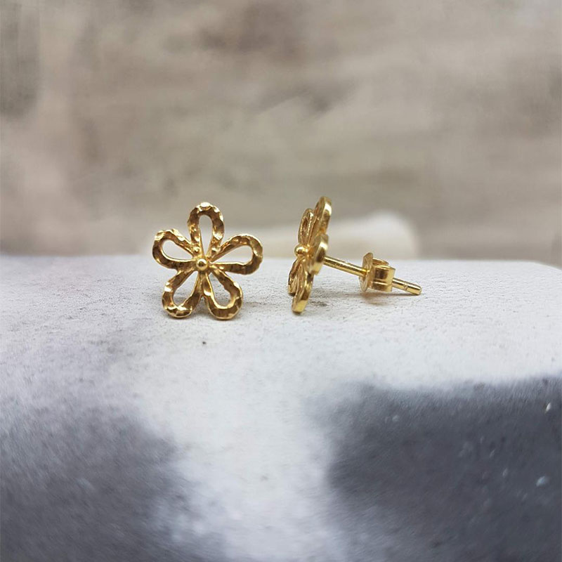 Womens handmade gold earrings K14 in the shape of a flower.