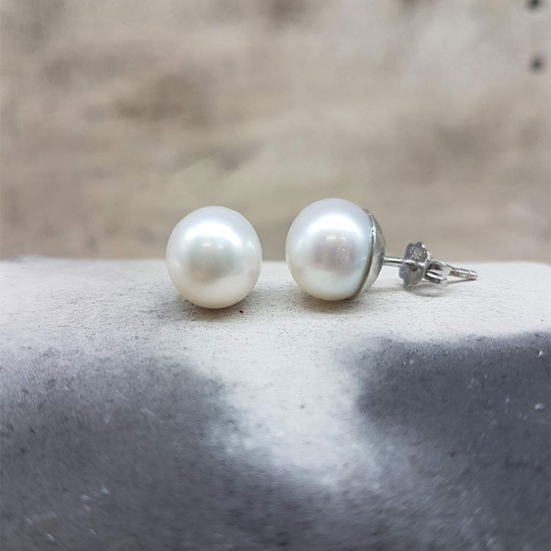 Womens gold-plated earrings K14 decorated with round natural white pearls 9.5mm