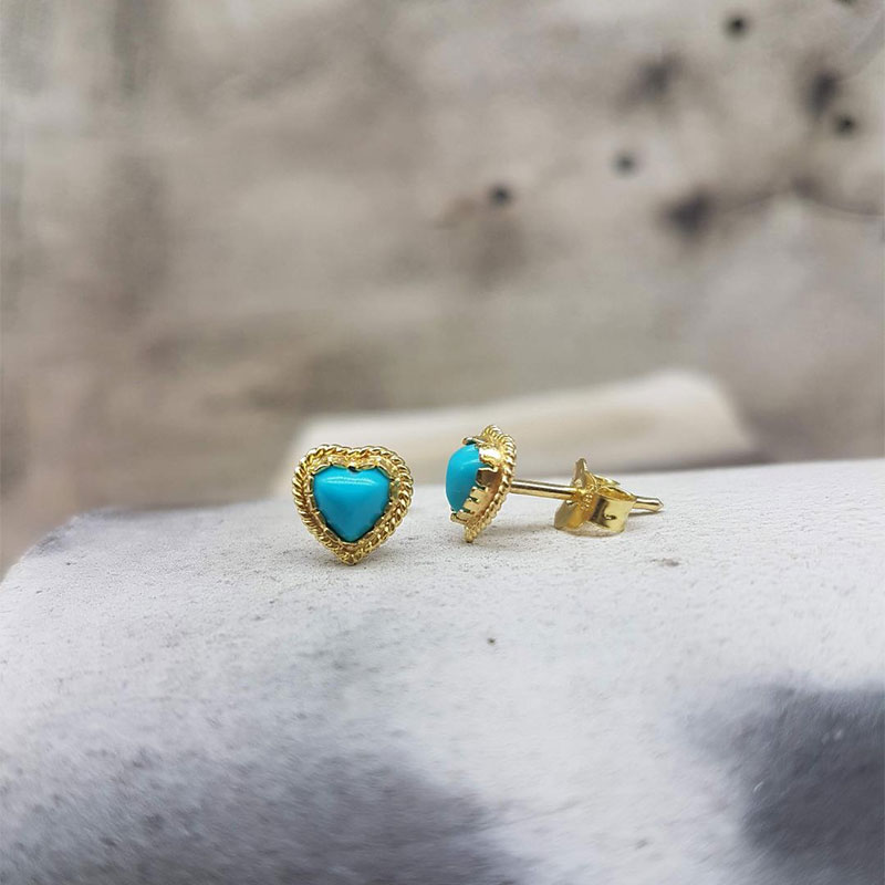 Childrens gold earrings K14 in the shape of a heart with natural turquoise.