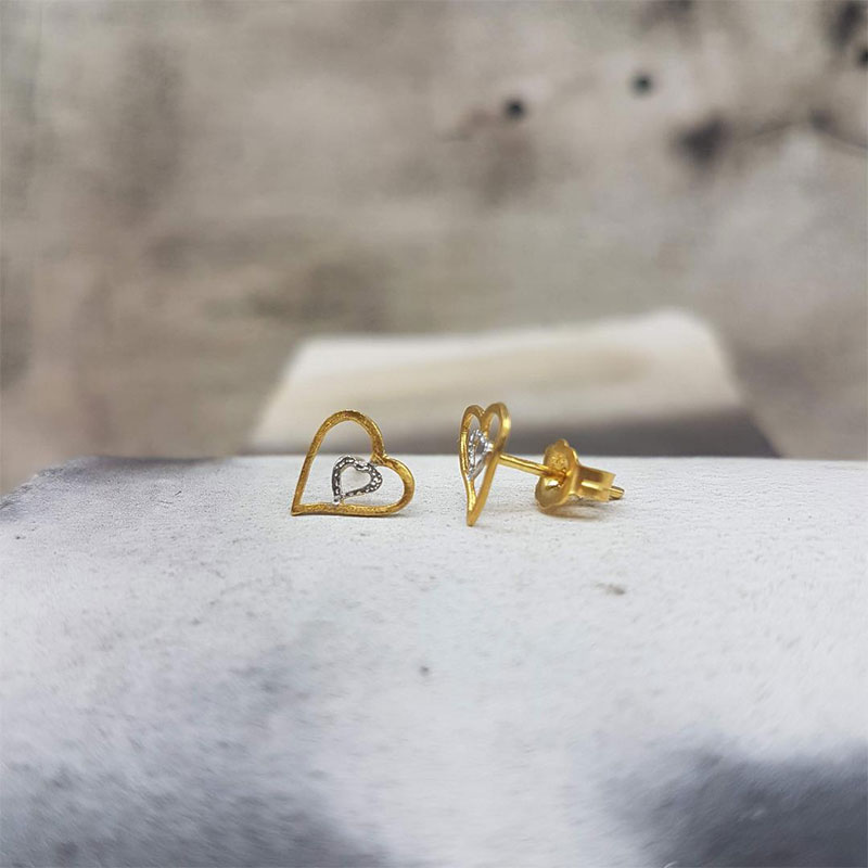 Childrens handmade two-tone gold earrings K14 in the shape of a heart.