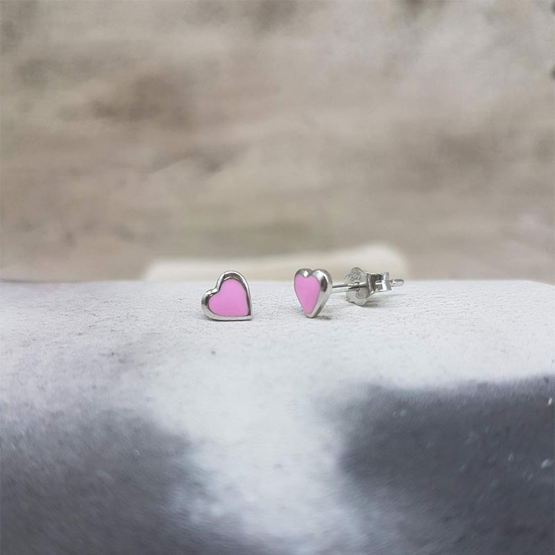 Childrens 925 ° silver earrings in the shape of a heart decorated with pink enamel.