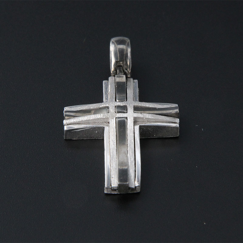 Mens handmade silver Cross 925 ° with special diamond treatment, black platinum and glossy white surface.