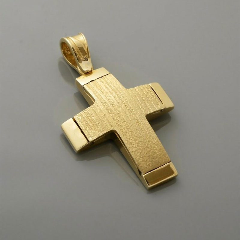 Mens handmade gold Cross K14 with special engraving processing from the Valoro workshop.