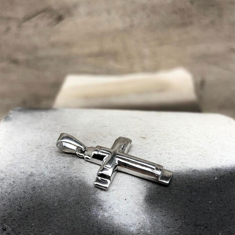 Mens Silver Cross 925 ° with polished surface.