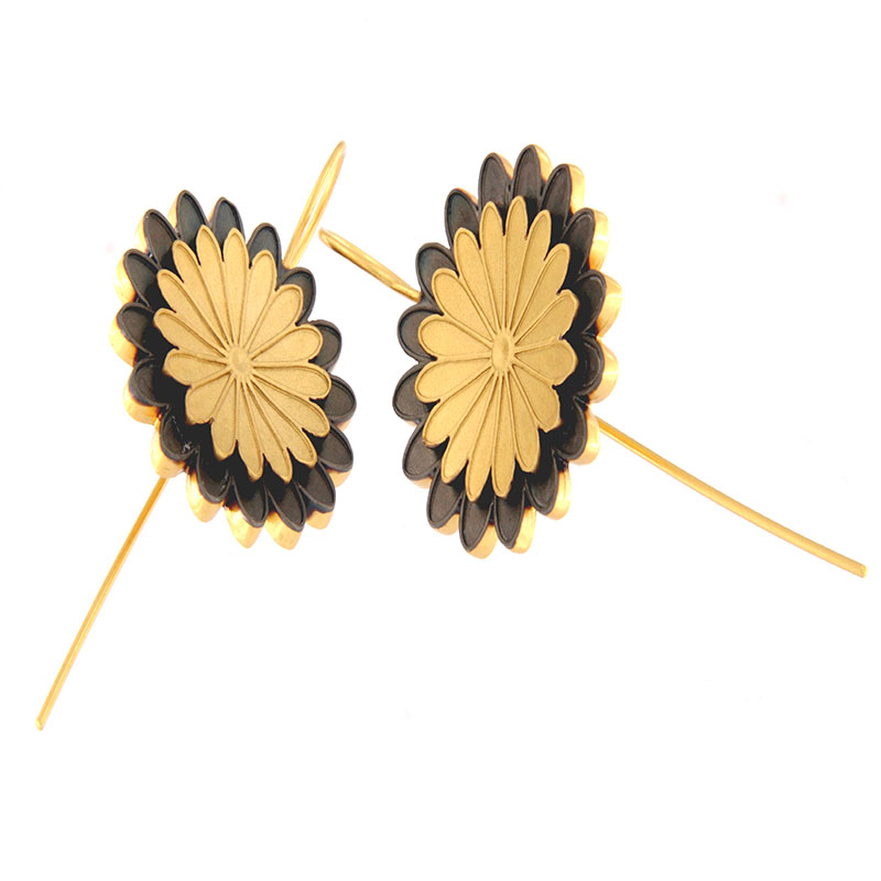 Women gold plated silver earrings 925 decorated with matt sandblasting and black platinum. WITH THE ANCIENT RODAKA.