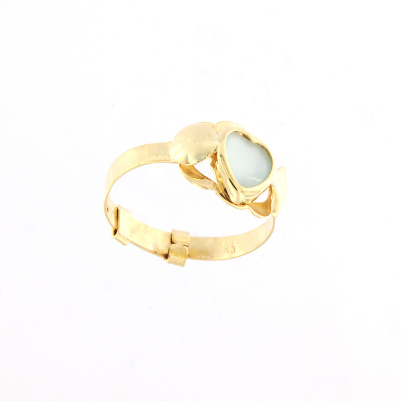 Childrens K14 gold ring in the shape of a heart decorated with mother-of-pearl.