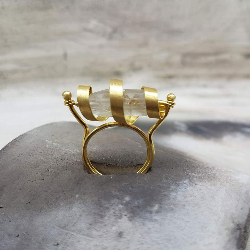 Ιδιαίτερο χειροποίητο δαχτυλίδι από χρυσό Κ18 και Oρεία Κρύσταλλο.

