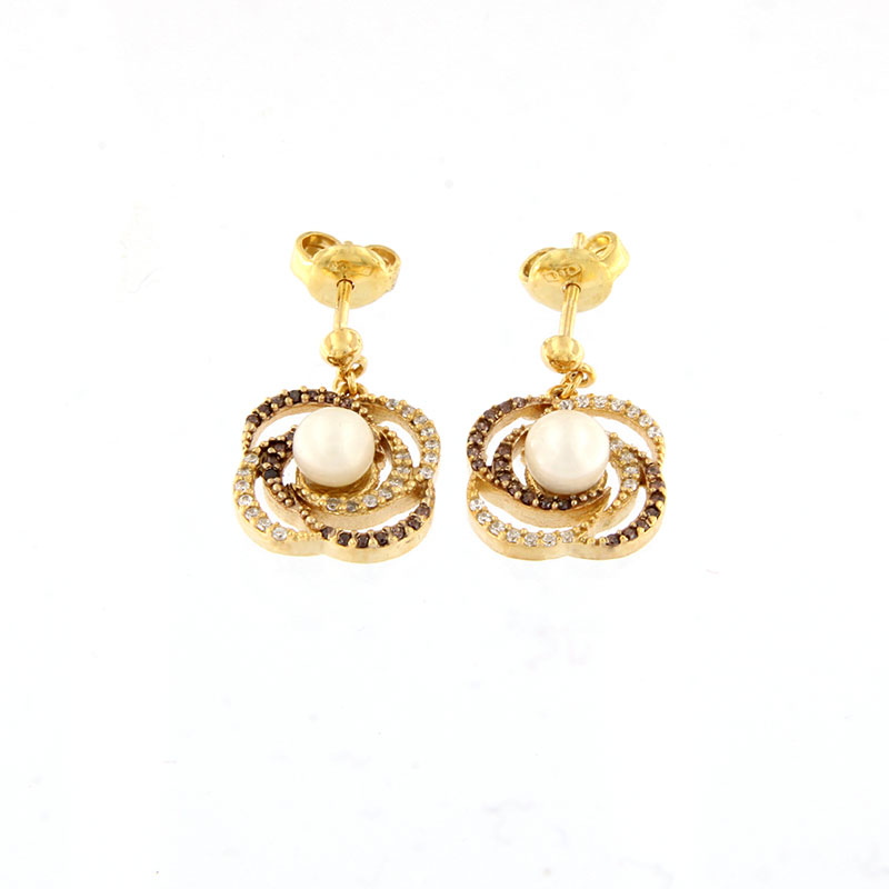 Womens 9K Yellow gold earrings decorated with cubic zirconia and pearls.