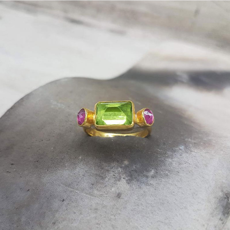 Χειροποίητο δαχτυλίδι από χρυσό Κ18 και  ροζ και πράσινες τουρμαλίνες.