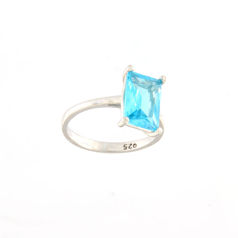 Γυναικείο ασημένιο δαχτυλίδι 925 διακοσμημένο με γαλάζιο ζιργκόν.