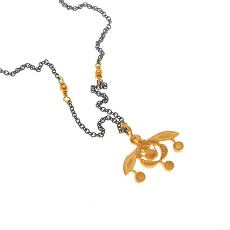 Γυναικείο Επιχρυσωμένο Ασημένιο Κολιέ 925 με Μαύρη Πλατίνα – Κρητική Μέλισσα.